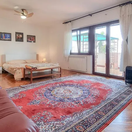 Mirjana Three Apartment *