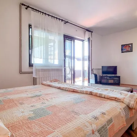 Apartment Mirjana Three *