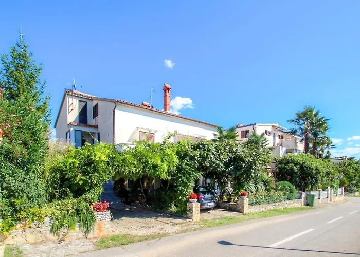 Mirjana Three Apartment *